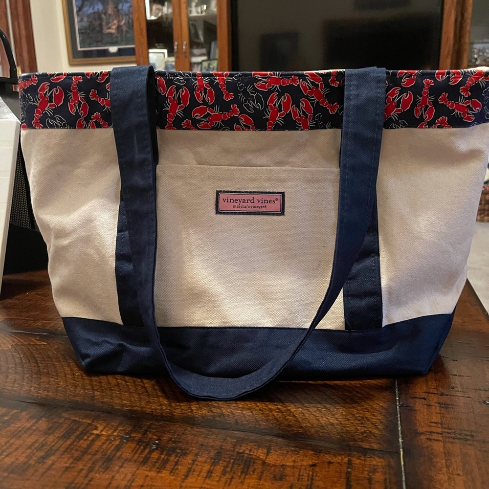 Good used condition canvas vineyard vines tote with lobster detailing